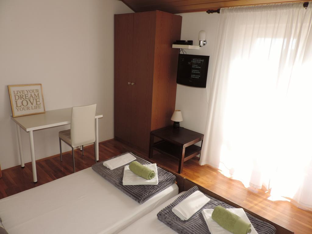 Apartment Vidas Novalja Exteriör bild